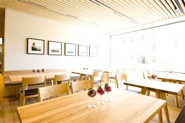 Kapellenstuhl, Massivholzstuhl LH-29, (Stuhlgestelle LH26 und LH29 baugleich)