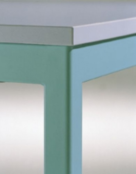 Rechteck-Tisch mit Rundfüßen